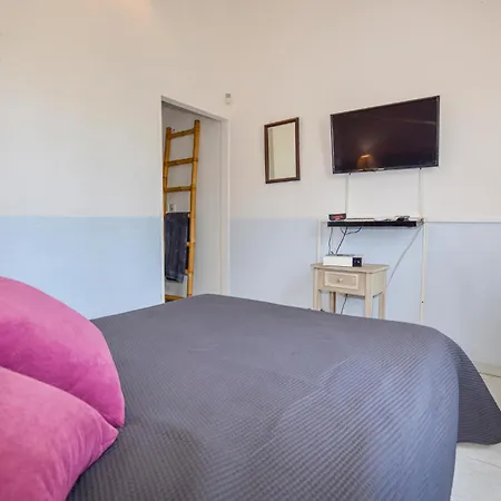 Beach Front Home In Venzolasca With Wifi * Venzolasca