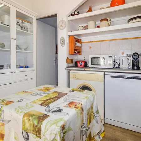 Holiday home Beach Front Home In Venzolasca With Wifi *